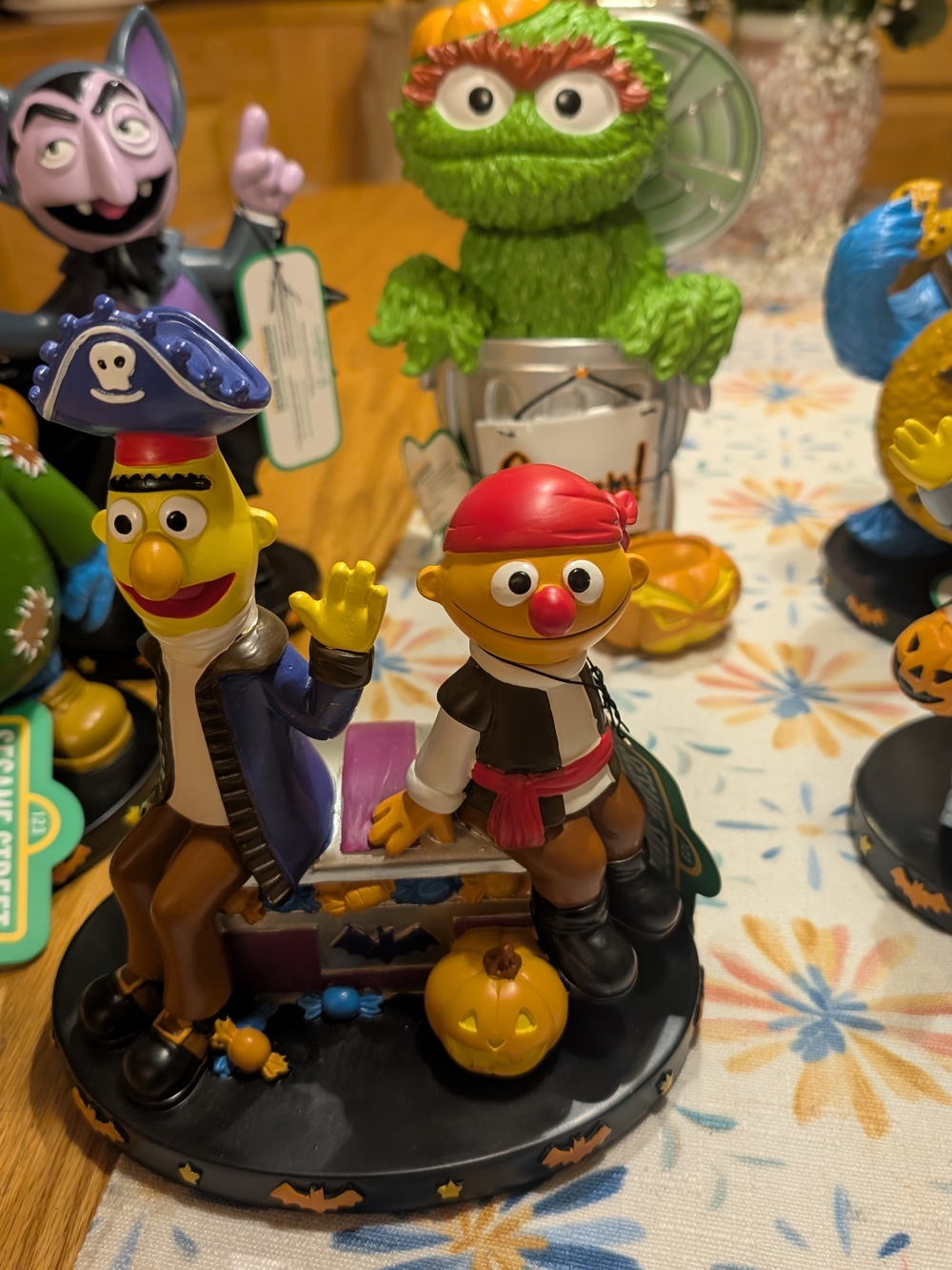Sesame Street Halloween Resin Figures Lot Of 6 Ernie Bert Oscar Cookie Count Elm